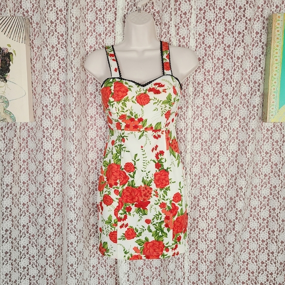 pretty kitty Dresses & Skirts - Pretty kitty white red floral bodycon wiggle dress xs xxs